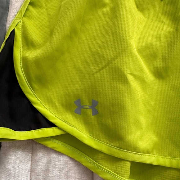 under armour lime green athletic shorts - Picture 2 of 3